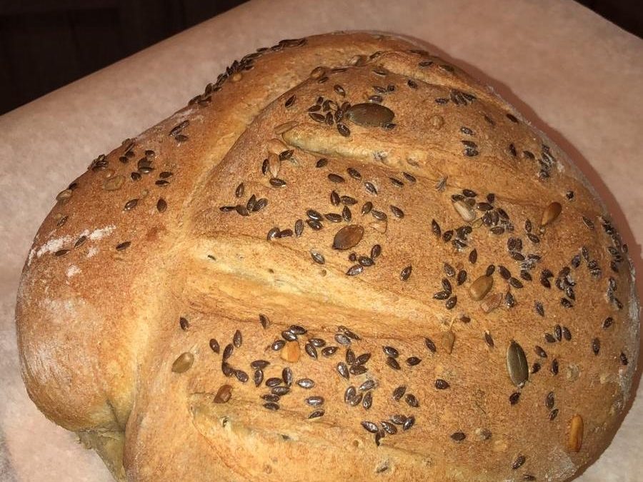 Pane fatto in casa al rosmarino e semi misti